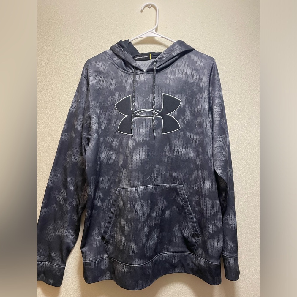 Men’s Under Armour sweatshirt